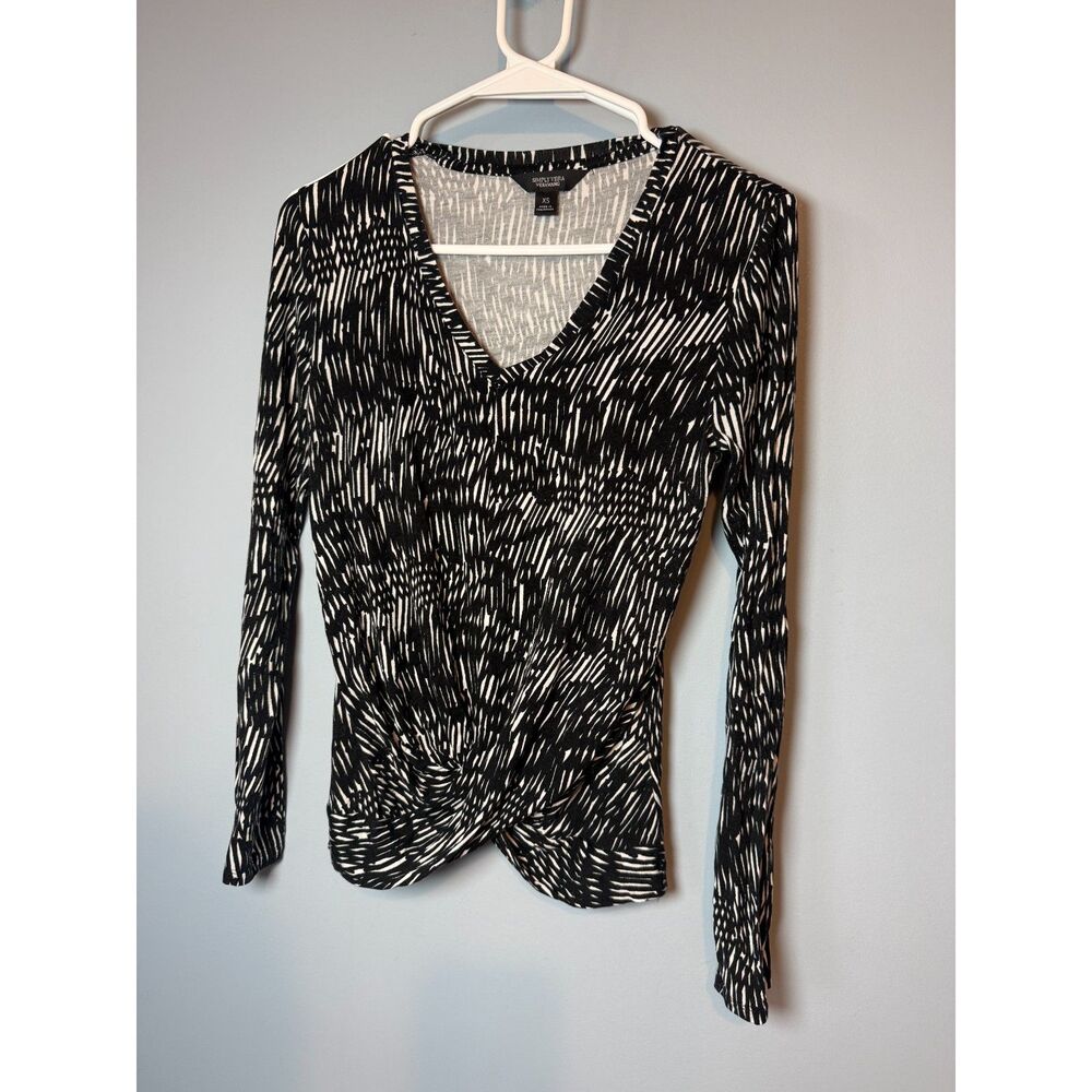 Simply Vera Vera Wang Black & White Abstract Print Knot Front Top – Size XS